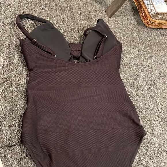 TAGS ON Monte&Lou one piece bathing suit with texture and built in cup sizing 6 - Picture 5 of 6